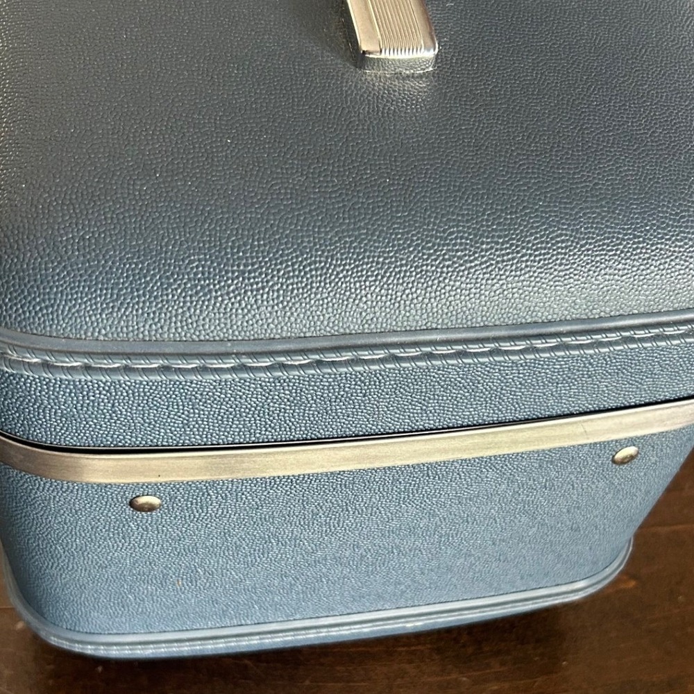 Vintage American Tourister Train Case Blue Hard Shell Floral Travel Luggage 60s - Picture 7 of 16